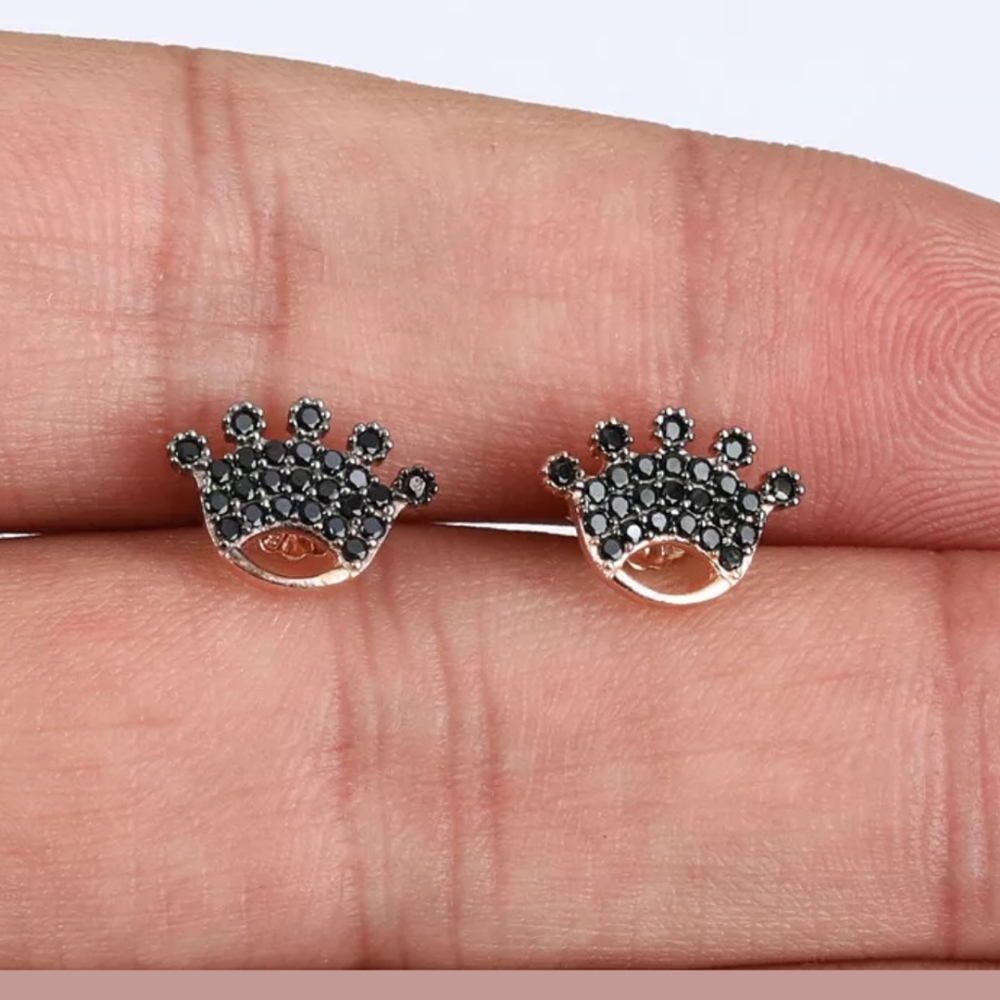 Black onyx & rose gold crown earrings